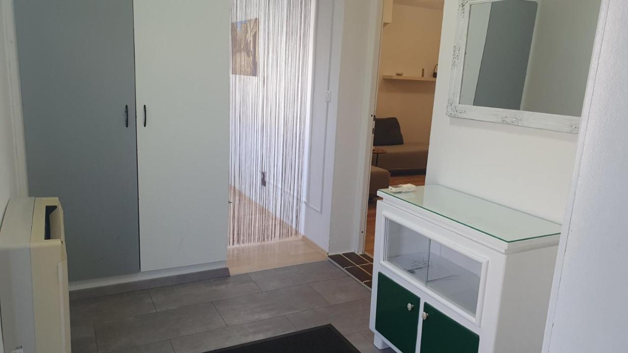 Apartment With Garden In *