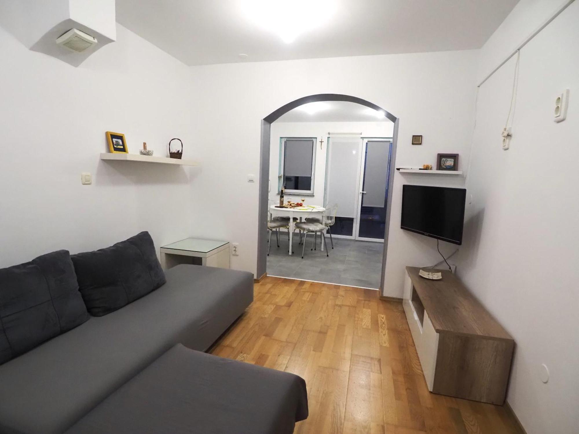 Apartment With Garden In